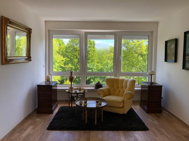 Newly renovated bright spacious maisonette apartment in Vahr, Bremen, Bremen Amsterdam Apartments for Rent