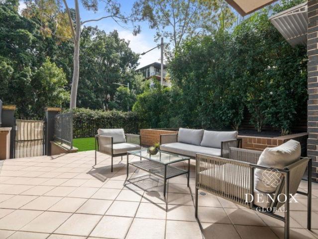 Newly Renovated Garden Apartment with Parkside Position