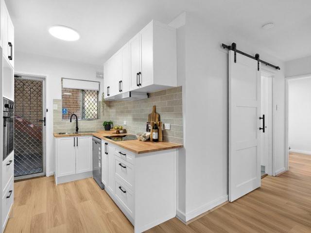 NEWLY RENOVATED GROUND FLOOR APARTMENT AT THE BACK OF THE COMPLEX!