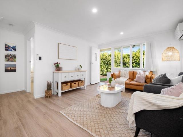 Newly renovated ground floor residence in one of Norman Park's most exclusive enclaves!