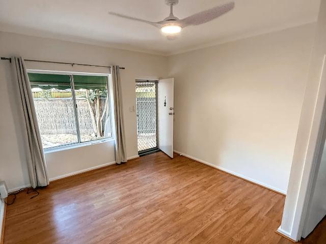 Newly Renovated ground floor 2 Bed Unit with private garden