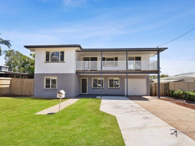 NEWLY RENOVATED DUAL LIVING HOME WITH 5 BEDS + STUDY WALK TO THE WATER & SHOPS!