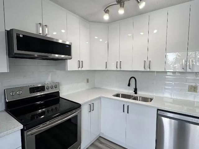 Newly renovated duplex with lake access. — 3 Bedrooms Duplex