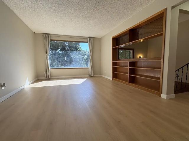 Newly Renovated Entire Half Duplex With Character & Optional Double Garage — 4 Bedrooms+ Den Duplex