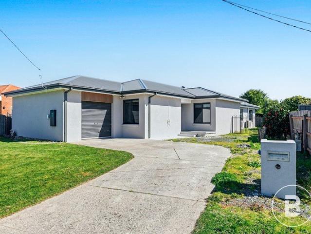 NEWLY RENOVATED, FOUR BEDROOM, TWO LIVING HOME IN WENDOUREE