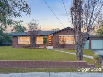 NEWLY RENOVATED FAMILY EXCELLENCE ON A WIDE 656SQM CORNER OF CONVENIENCE!