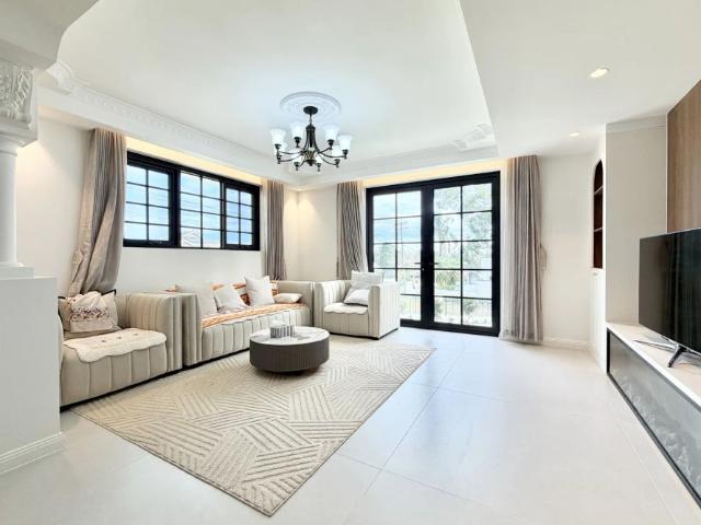 Newly renovated family entertainer in Burwood