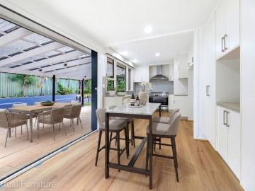 Newly Renovated Family Home in Quiet Cul de sac!