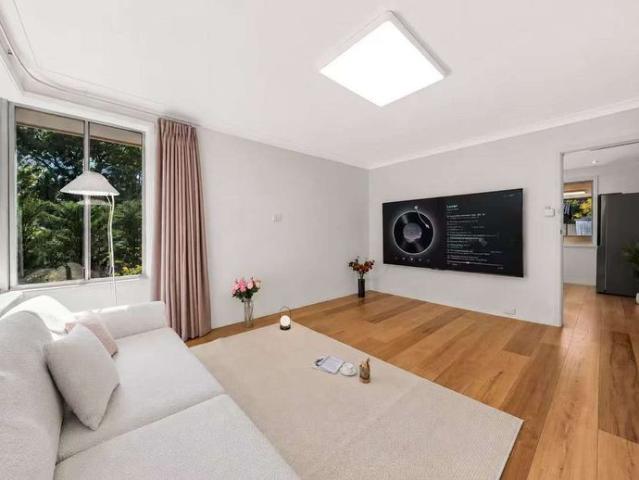 Newly Renovated Family Home With A Large Sunroom