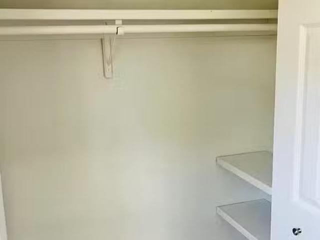 Newly Renovated Fruitland Park House, 3 minute walk to bus sto.