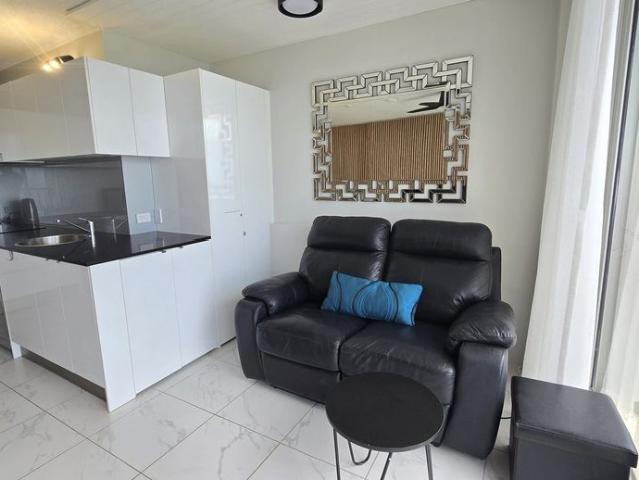 Newly Renovated & Fully Furnished Ocean View Apartment Opposite Surfers Paradise Beach