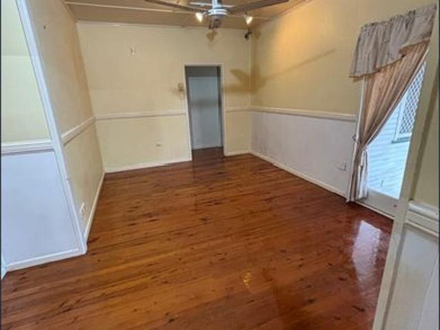 Newly renovated kitchen and close to train station