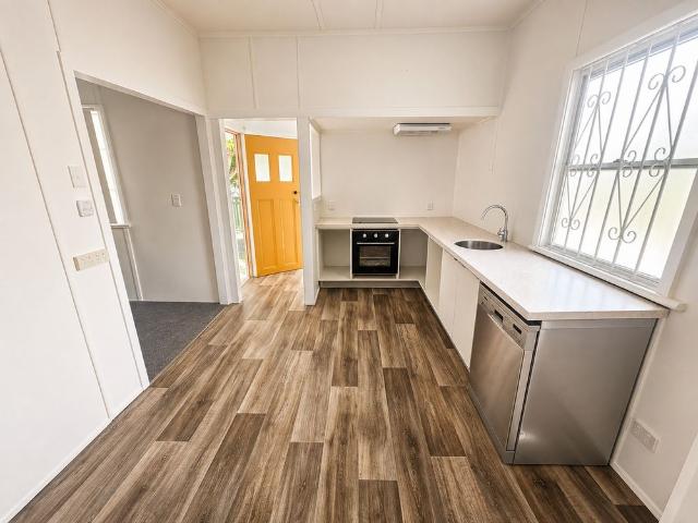 NEWLY RENOVATED HOME IN THE HEART OF SILKSTONE
