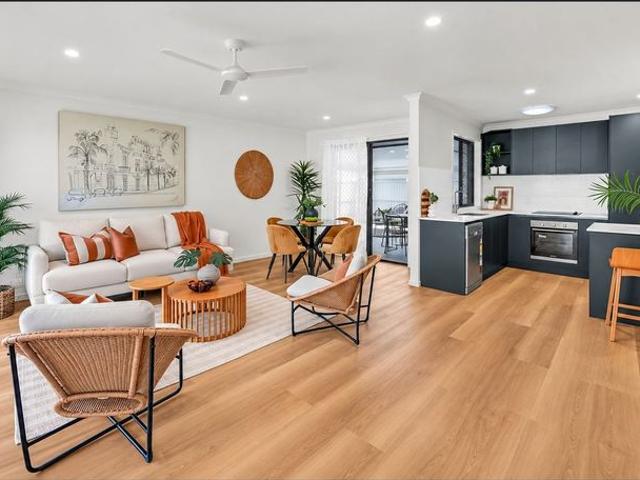 NEWLY RENOVATED HOME IN CENTRAL REDLAND BAY