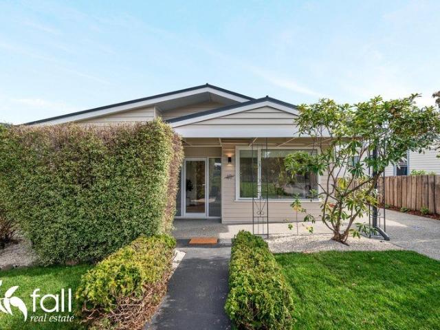 Newly renovated home! Option to buy DA approved block as well