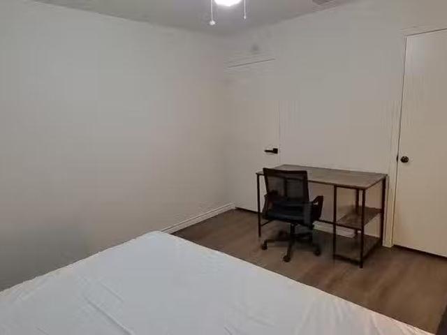 Newly renovated & high quality Garland House with Backyard id.