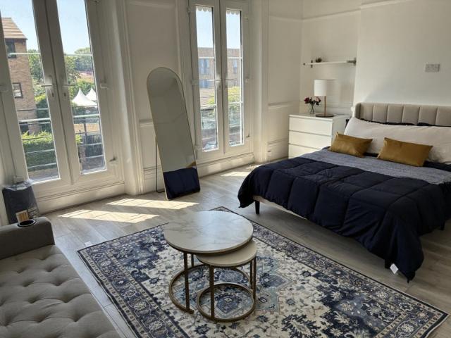 Newly Renovated Huge Rooms 26min to London Bridge