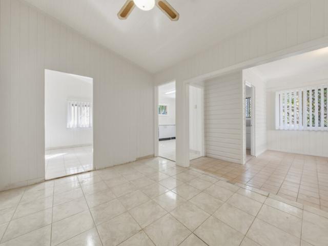 NEWLY RENOVATED & IN THE HEART OF WOOLLOONGABBA