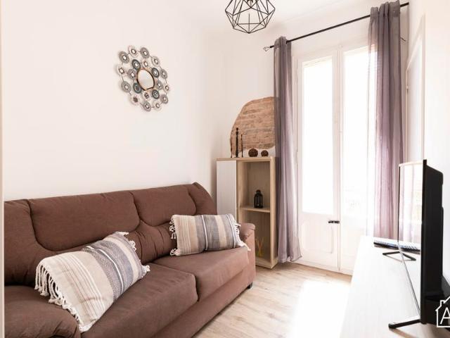 Newly renovated One Bedroom Barceloneta Apartment with Balcony