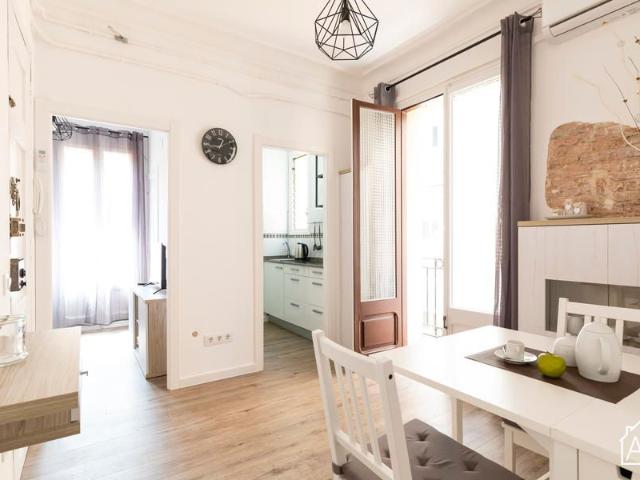 Newly renovated One Bedroom Barceloneta Apartment with Balcony