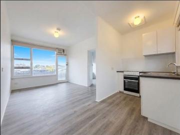 Newly Renovated Oasis of Absolute Convenience!