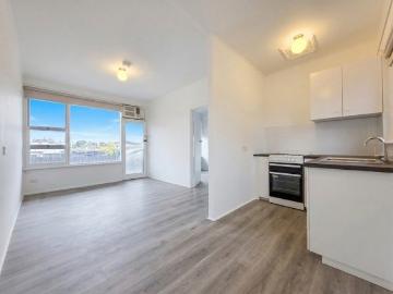 Newly Renovated Oasis of Absolute Convenience!