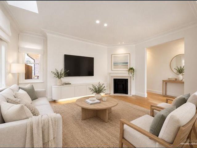 Newly Renovated Luxury Home Moments from Manly Beach