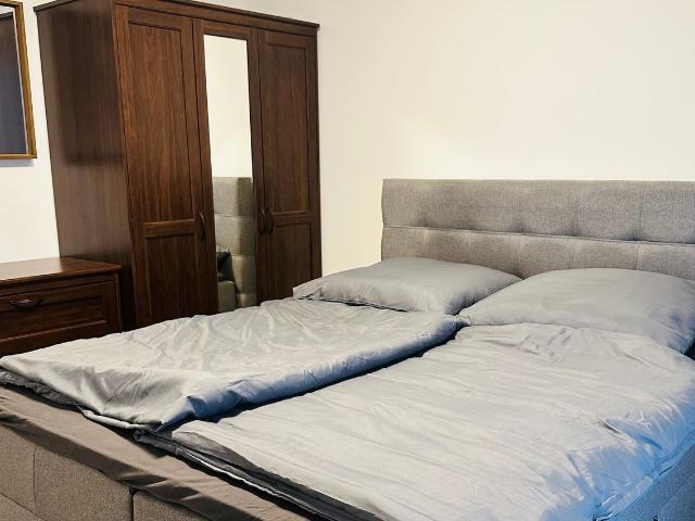 Newly Renovated & Modern: Fully Furnished 3 Bedroom Apartment near Düsseldorf, Duisburg Amsterdam Apartments for Rent