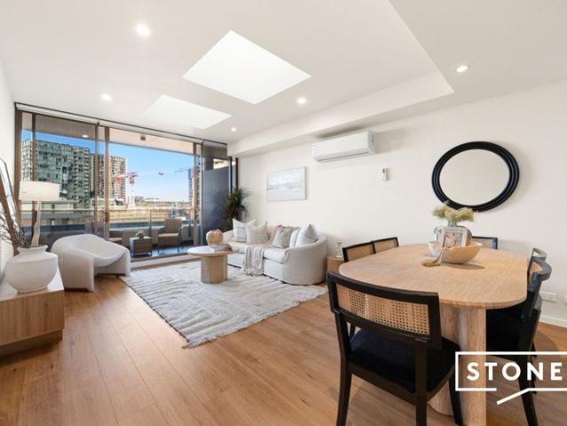 Newly Renovated North East Facing Duplex with House Like Living in the Heart of Waterloo