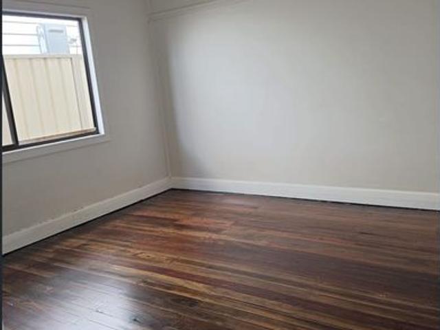 Newly Renovated Self Contained Apartment, meters from lakes edge!