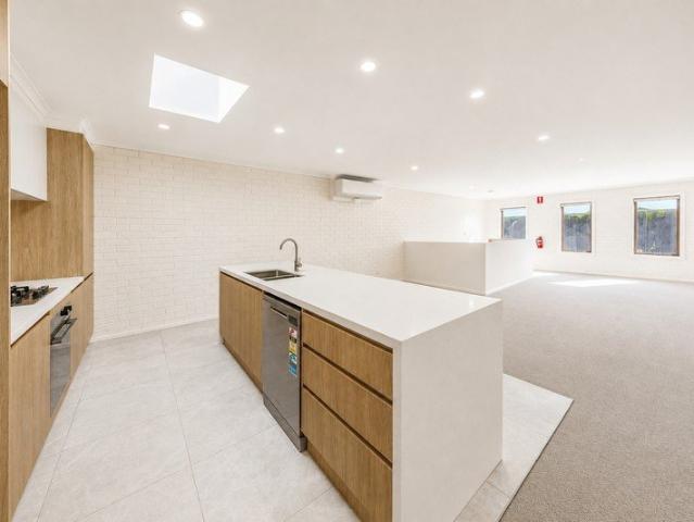 Newly Renovated & Spacious 2 Bedroom Apartment, Convenient Braybrook Location