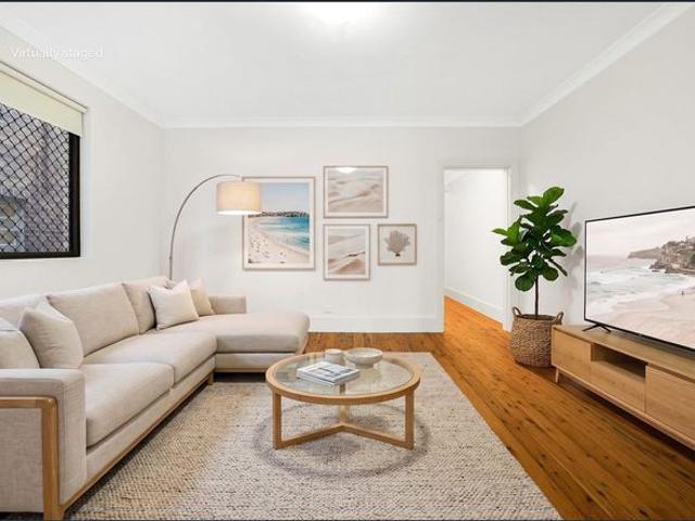 Newly Renovated Spacious Apartments with Huge Shared Garden