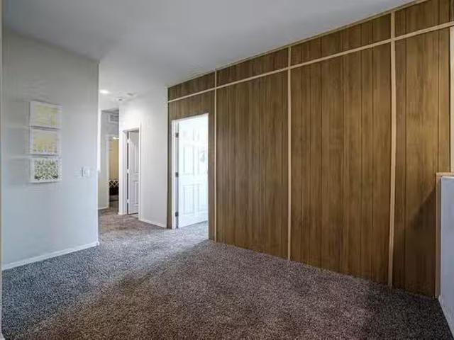 Newly renovated & spacious Buckeye House with Dining area id.
