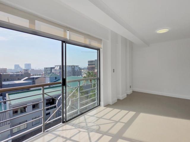 Newly renovated studio to rent in The Square