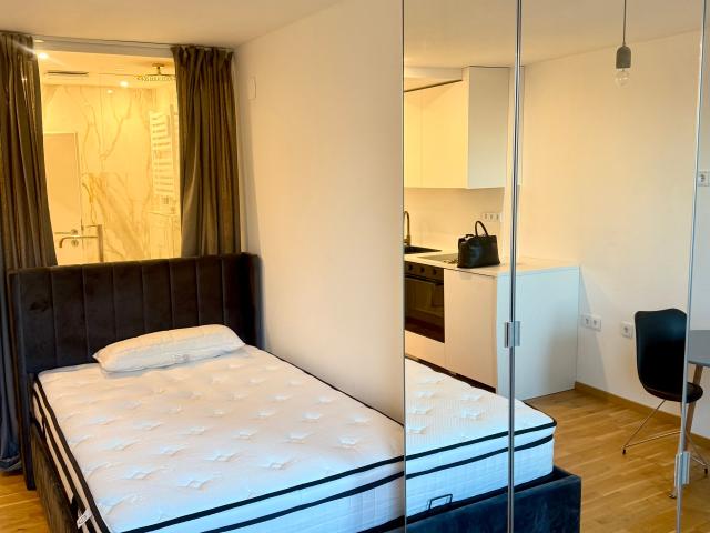 Newly renovated Studio