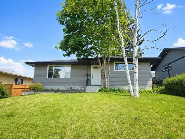 NEWLY RENOVATED, QUIET BUNGALOW, WITH HUGE GARAGE, RV PAD & NO REAR NEIGHBOURS!