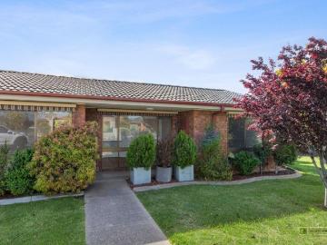 Newly Renovated Retirement Living Unit!
