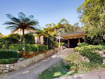 Newly Renovated Resort Style Family Retreat Backing Onto Reserve, Spa, Designer Kitchen & Private Entertaining