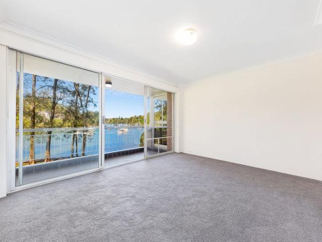 Newly Renovated Waterfront Luxury Apartment