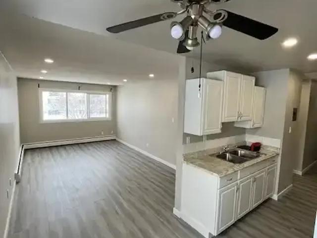 Newly renovated w/Balcony Cozy 2 BDRM Apartment Willow Manor