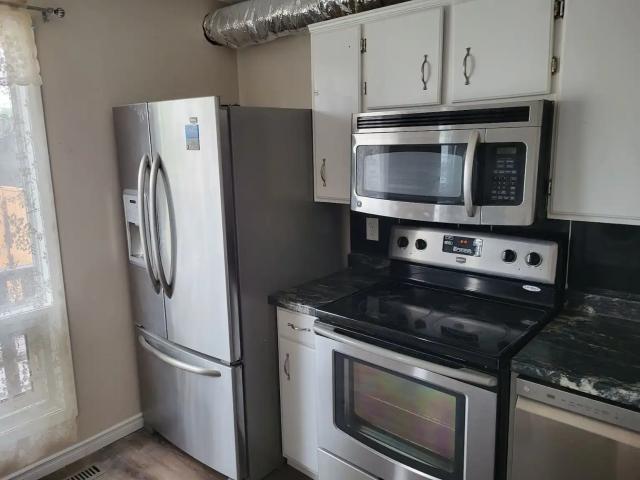 Newly renovated townhouse for rent. Excellent property and lawn