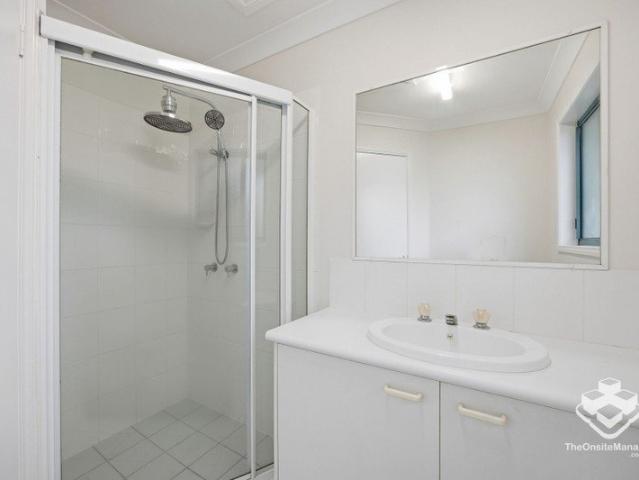 Newly Renovated Townhouse | Pool, Tennis & Prime Ashmore Location