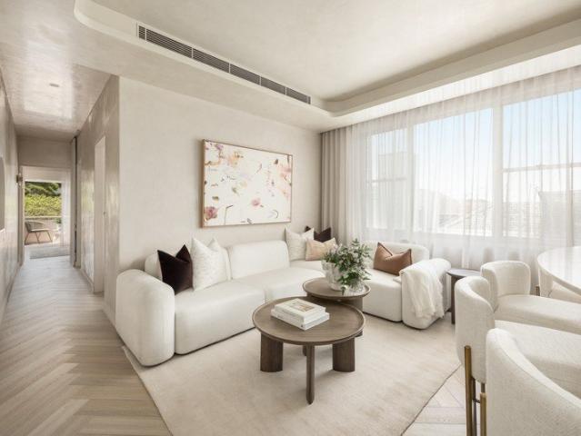 Newly Renovated Top Floor Apartment With Ocean Views And Parking