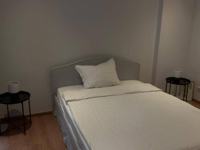 Newly renovated, tastefully furnished 1.5 room apartment in the heart of Kreuzberg, Berlin Amsterdam Apartments for Rent