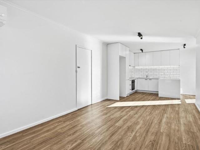 NEWLY RENOVATED TWO BEDROOM APARTMENT IN GREAT LOCATION!
