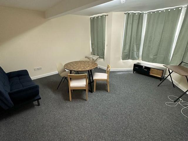 Newly refurbished 1 bed flat in city centre