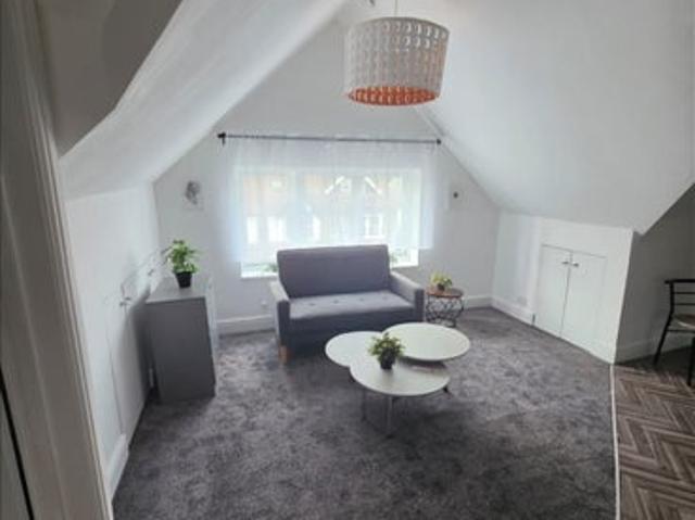 Newly refurbished 2 bedroom flat