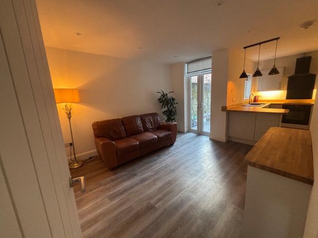 Newly refurbished 3 bed house close to City Centre