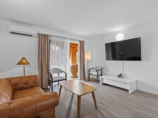 Newly refurbished and Furnished Apartment in CBD