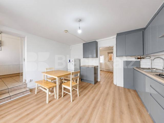 Newly Refurbished Five Bedroom House with Large Garden & Off Street